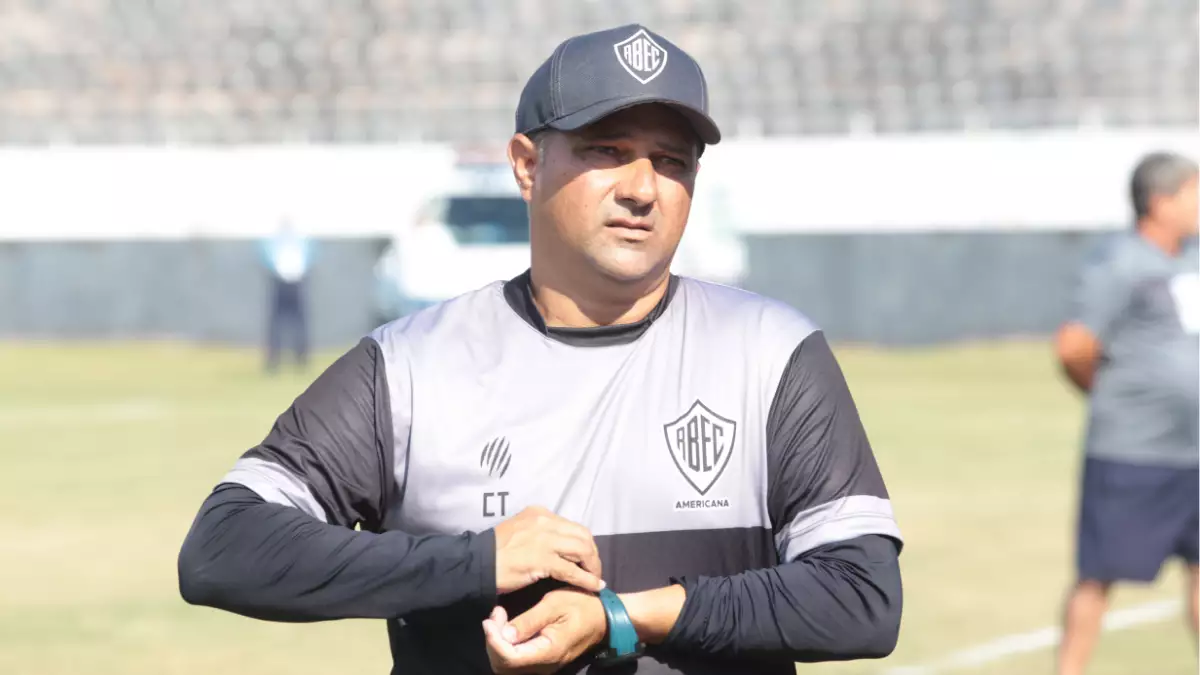 Rio Branco anuncia a saída do técnico Raphael Pereira; Leandro Mehlich assume o comando